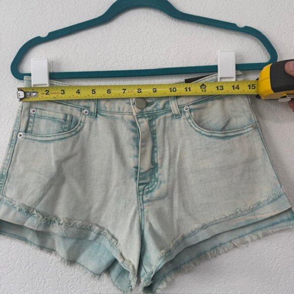 Fashion Nova Women's Light Blue Jean Shorts with‎ Fringe Size 11 NWT - Picture 3 of 8